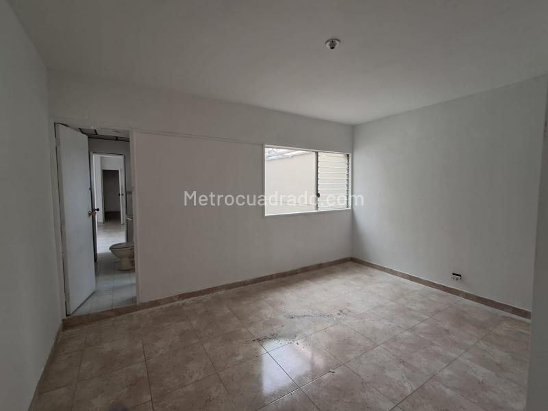 Casa Comercial de 5 Alcobas en Simon Bolivar - 8