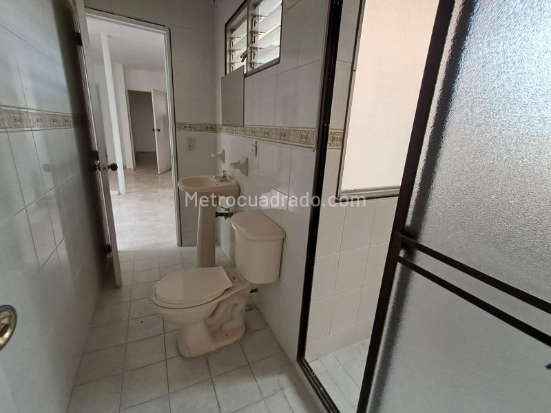 Casa Comercial de 5 Alcobas en Simon Bolivar - 9