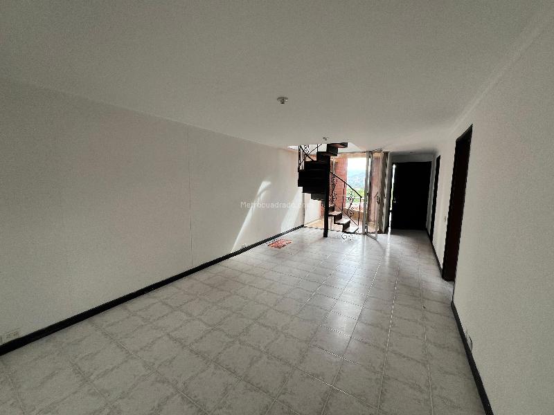 Duplex de 3 Alcobas en Conquistadores con Vistas Panorámicas