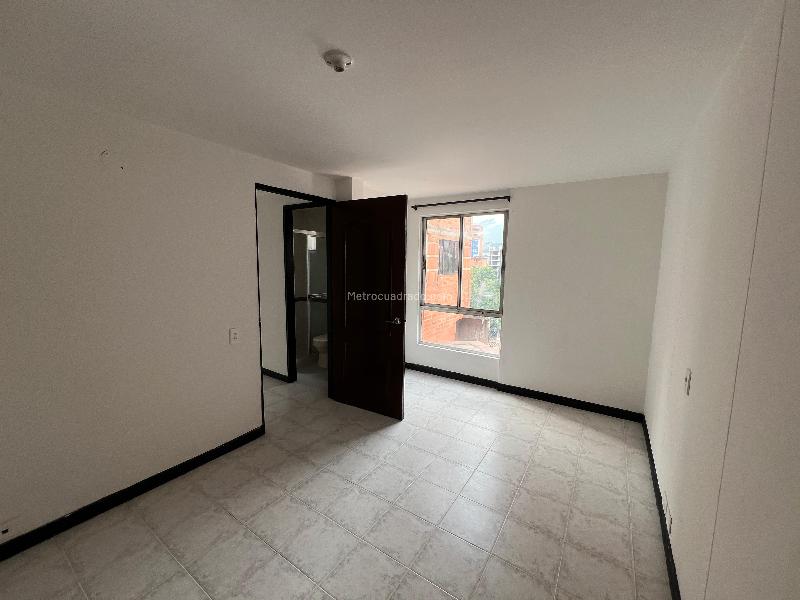 Duplex de 3 Alcobas en Conquistadores con Vistas Panorámicas - 4