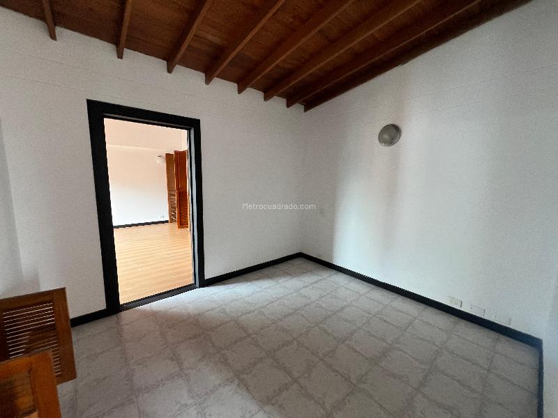 Duplex de 3 Alcobas en Conquistadores con Vistas Panorámicas - 9