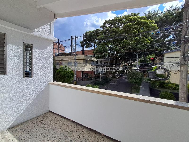 Commercial 5BR House with High Visibility in Miravalle - 5