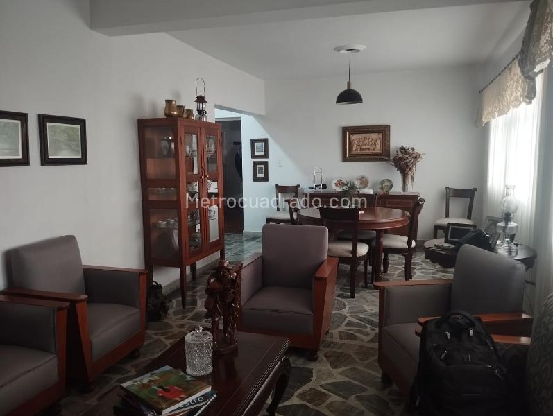 5BR House for Study or Business Use in Laureles Medellín