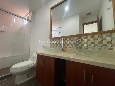 Apartamento de 3 alcobas en arriendo en Laureles Medellin, Medellín, 150 m² · foto 15 de 17