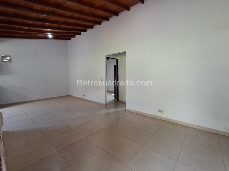 3BR House in La Mina (400 m²)