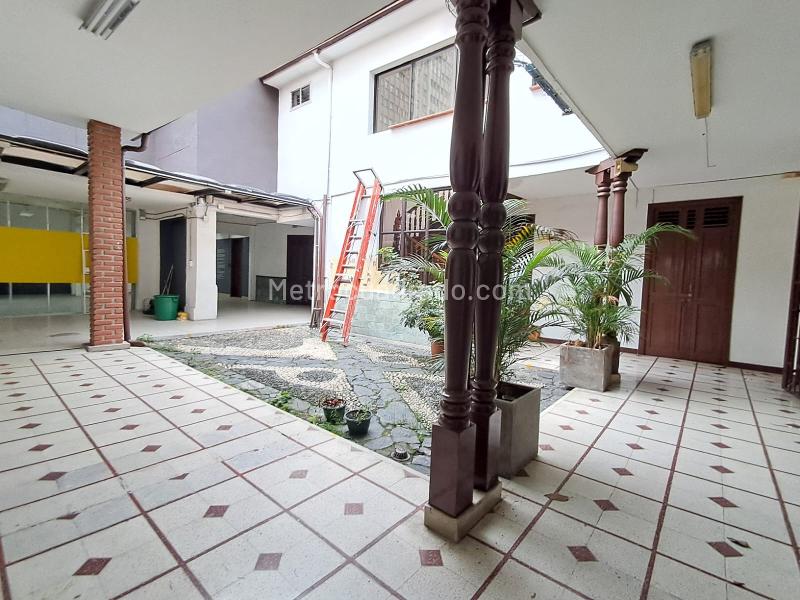 Casa Comercial de 5 Alcobas en Arriendo en La Candelaria - 3