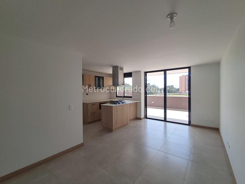 Apartamento Nuevo de 3 Alcobas con Terraza en Arriendo en San Antonio - 2