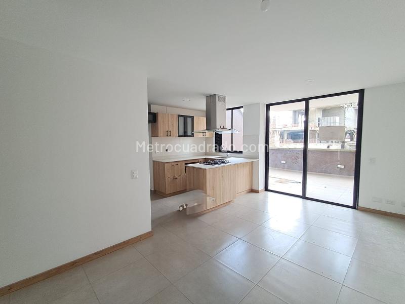 Apartamento Nuevo de 3 Habitaciones con Terraza en Arriendo - 3