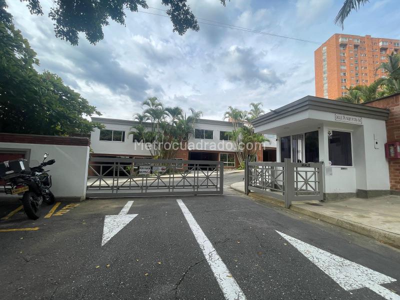 Casa Dúplex de 3 Alcobas en Los Balsos con Seguridad 24/7 - 2