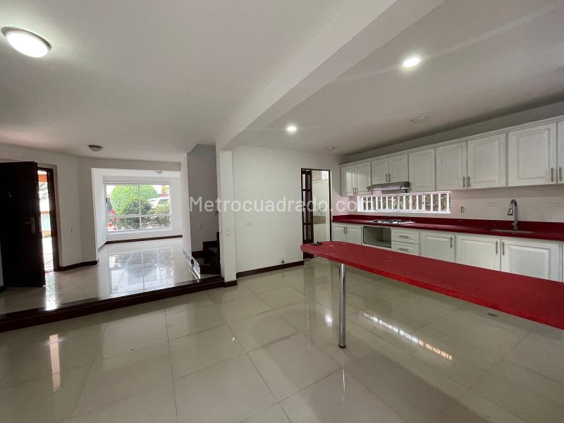 Casa Dúplex de 3 Alcobas en Los Balsos con Seguridad 24/7 - 3