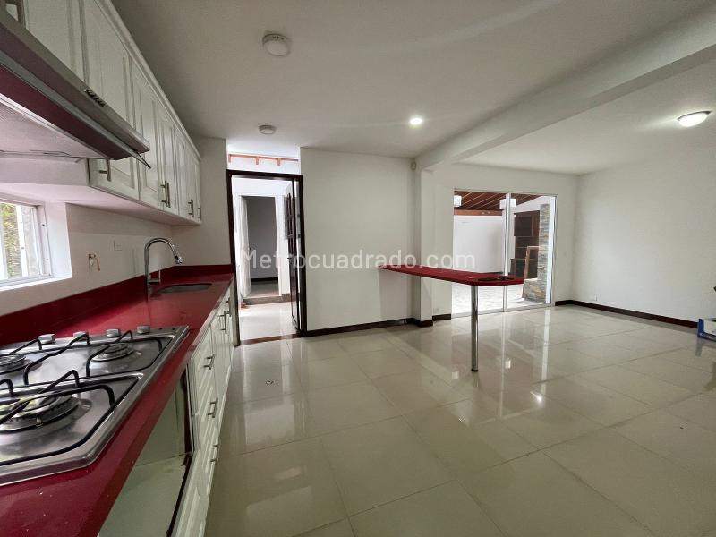 Casa Dúplex de 3 Alcobas en Los Balsos con Seguridad 24/7 - 6