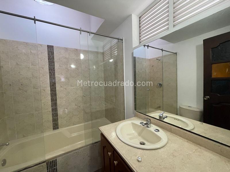 Casa Dúplex de 3 Alcobas en Los Balsos con Seguridad 24/7 - 7