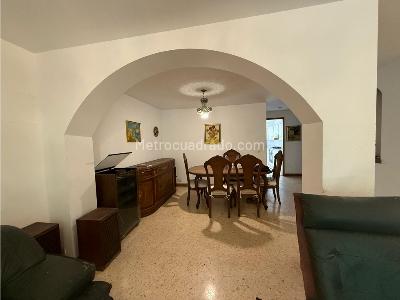 Casa de 3 alcobas en venta en Castropol, Medellín, 203 m² · foto 2 de 18