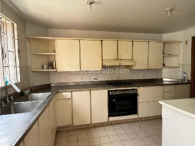 Casa de 3 alcobas en venta en Castropol, Medellín, 203 m² · foto 3 de 18