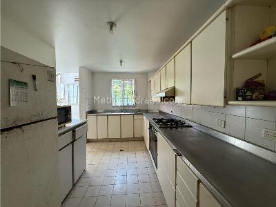 Casa de 3 alcobas en venta en Castropol, Medellín, 203 m² · foto 4 de 18