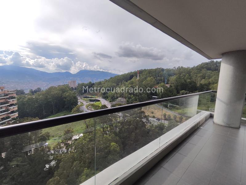 Elegant 3BR Apartment in Altos Del Poblado