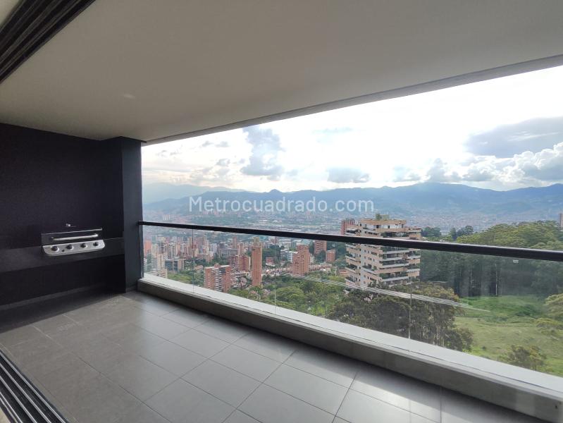 Elegant 3BR Apartment in Altos Del Poblado - 3