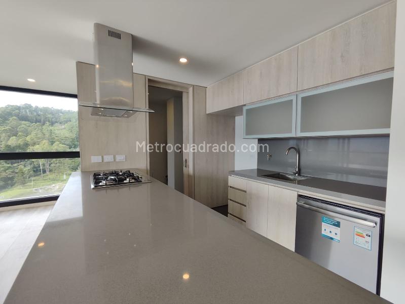 Elegant 3BR Apartment in Altos Del Poblado - 9