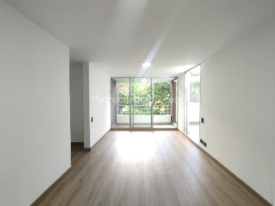 Apartamento de 3 alcobas en arriendo en Altos Del Poblado Cola Del Zorro, Medellín, 84 m² · foto 2 de 20