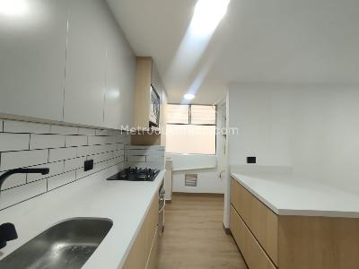 Apartamento de 3 alcobas en arriendo en Altos Del Poblado Cola Del Zorro, Medellín, 84 m² · foto 6 de 20