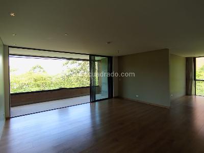 Apartamento de 2 alcobas en arriendo en Altos Del Poblado Cola Del Zorro, Medellín, 112 m² · foto 2 de 18