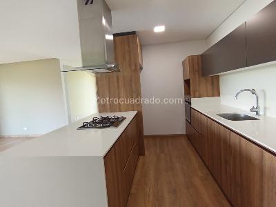 Apartamento de 2 alcobas en arriendo en Altos Del Poblado Cola Del Zorro, Medellín, 112 m² · foto 4 de 18