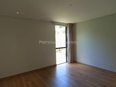 Apartamento de 2 alcobas en arriendo en Altos Del Poblado Cola Del Zorro, Medellín, 112 m² · foto 8 de 18