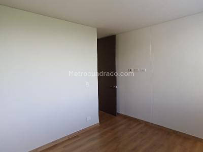 Apartamento de 2 alcobas en arriendo en Altos Del Poblado Cola Del Zorro, Medellín, 112 m² · foto 9 de 18