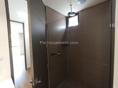 Apartamento de 2 alcobas en arriendo en Altos Del Poblado Cola Del Zorro, Medellín, 112 m² · foto 10 de 18