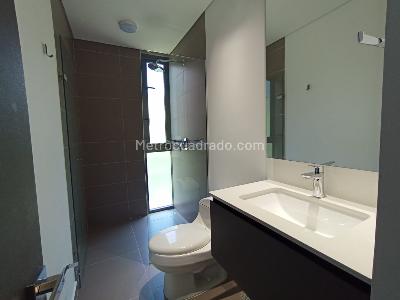 Apartamento de 2 alcobas en arriendo en Altos Del Poblado Cola Del Zorro, Medellín, 112 m² · foto 16 de 18