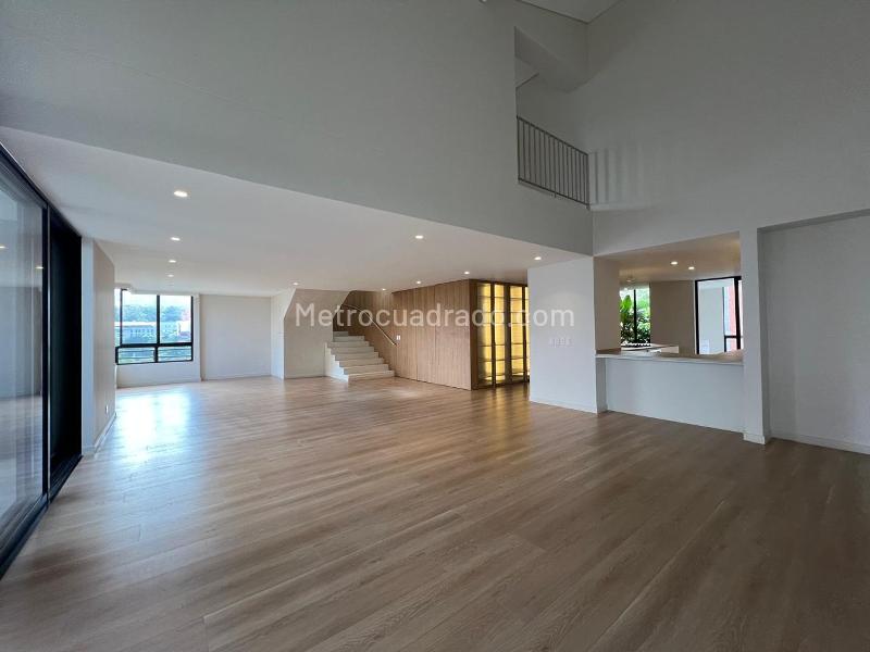 Exclusive 3BR Apartment in La Florida El Poblado - 8