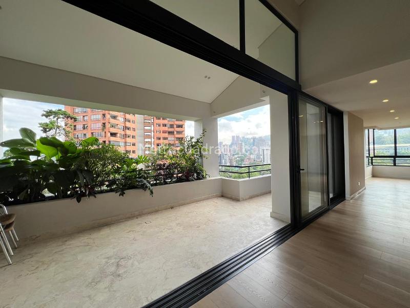 Exclusive 3BR Apartment in La Florida El Poblado - 9