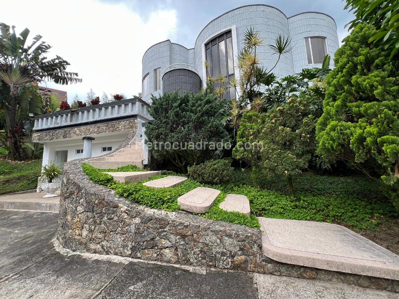 Spacious 12BR House in Altos Del Poblado