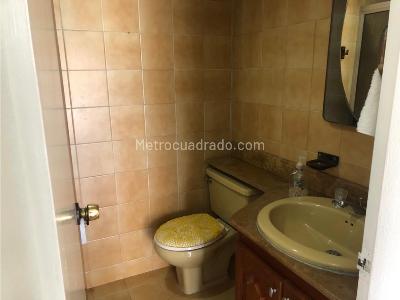 Apartamento de 3 alcobas en venta en Conquistadores, Medellín, 129 m² · foto 10 de 14