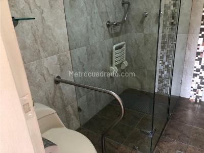 Apartamento de 3 alcobas en venta en Conquistadores, Medellín, 129 m² · foto 11 de 14