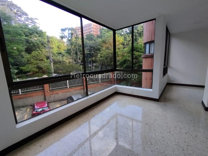 Apartamento Amplio de 3 Alcobas en Patio Bonito - 2