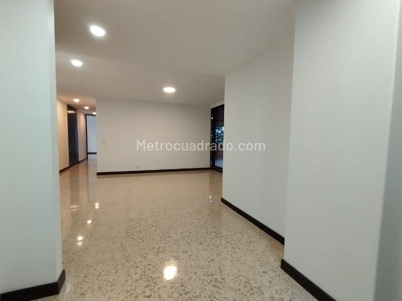 Apartamento Amplio de 3 Alcobas en Patio Bonito - 6