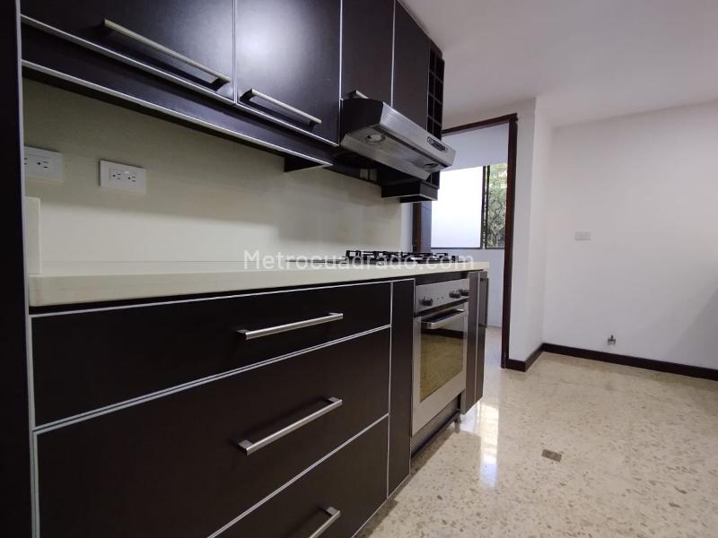 Apartamento Amplio de 3 Alcobas en Patio Bonito - 8