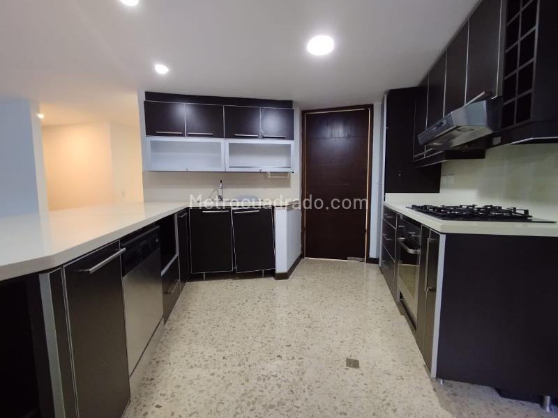 Apartamento Amplio de 3 Alcobas en Patio Bonito - 9