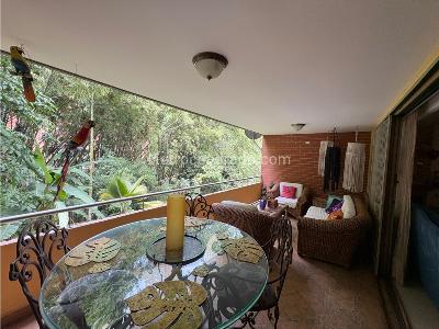 Casa de 3 alcobas en venta en Loma De Los Mesa, Envigado, 282 m² · foto 2 de 15