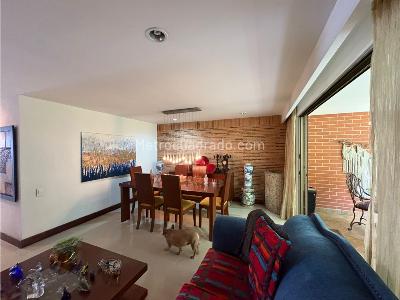 Casa de 3 alcobas en venta en Loma De Los Mesa, Envigado, 282 m² · foto 3 de 15