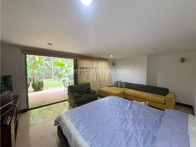 Casa de 3 alcobas en venta en Loma De Los Mesa, Envigado, 282 m² · foto 5 de 15