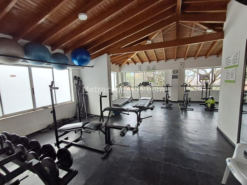 Apartamento Remodernado de 3 Alcobas en Calasanz con Vista Panorámica - 2