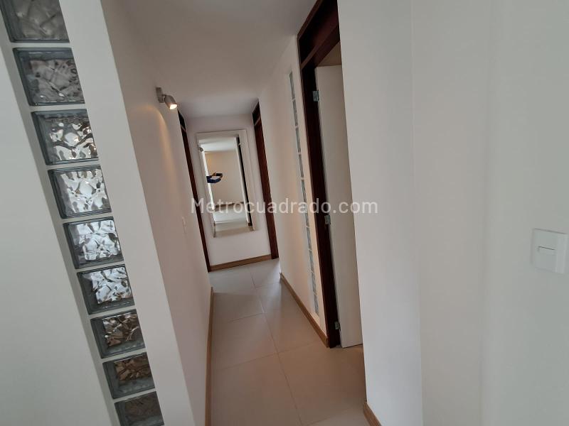 Apartamento Remodernado de 3 Alcobas en Calasanz con Vista Panorámica - 3