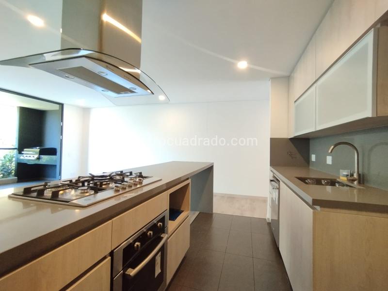 Spacious 3BR Apartment in Altos Del Poblado Cola Del Zorro - 7