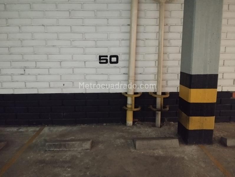 Exclusive 4BR Apartment with Balcony in La Florida El Poblado - 7