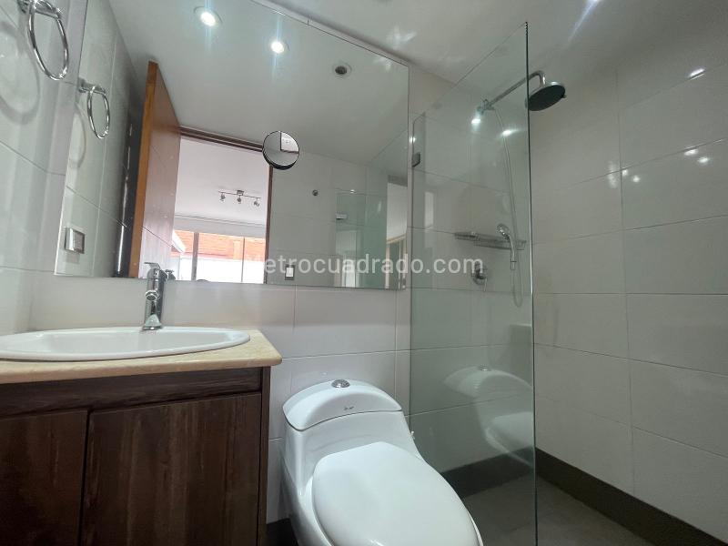 Spacious 2BR Apartment in Laureles Medellin - 8