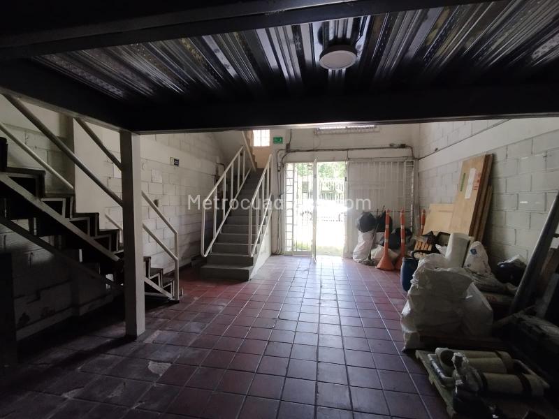 Bodega en Arriendo, La Candelaria, Medellín - Więcej