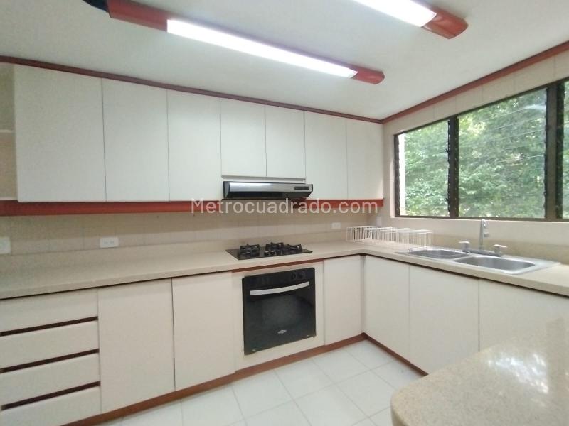 Elegant 4BR Apartment in El Campestre La Frontera - 9