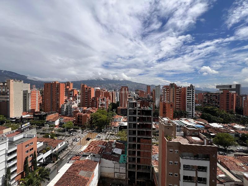 Apartamento Amplio de 3 Alcobas con Terraza en El Nogal - 4